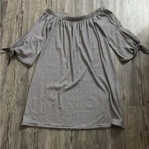 Soprano Gray blouse EUC